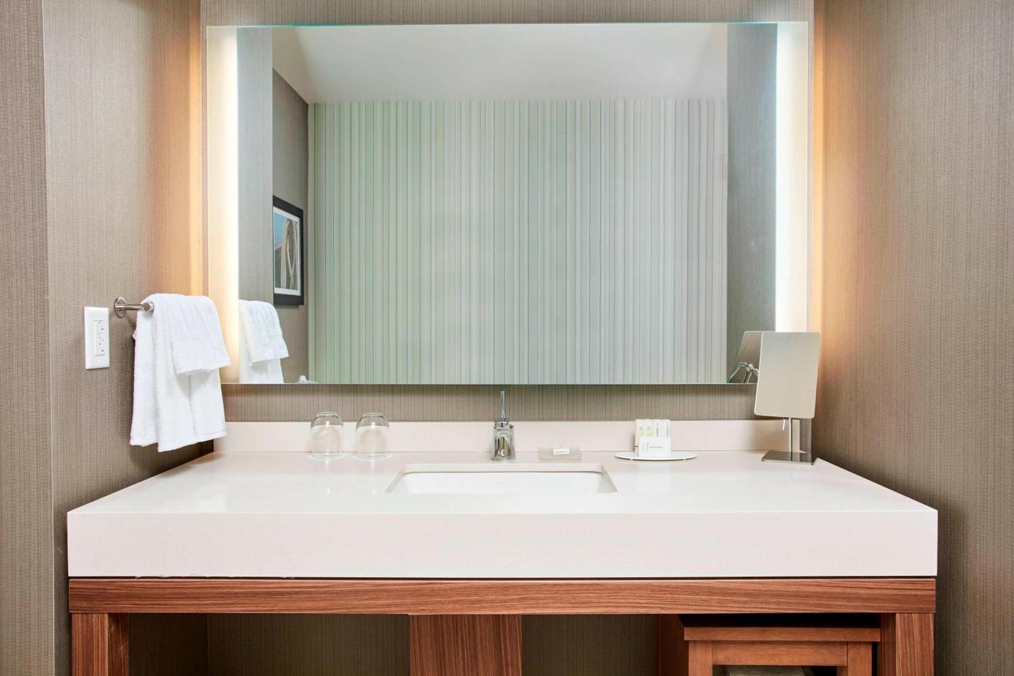 Hotel Courtyard By Marriott Erie Bayfront Exterior foto