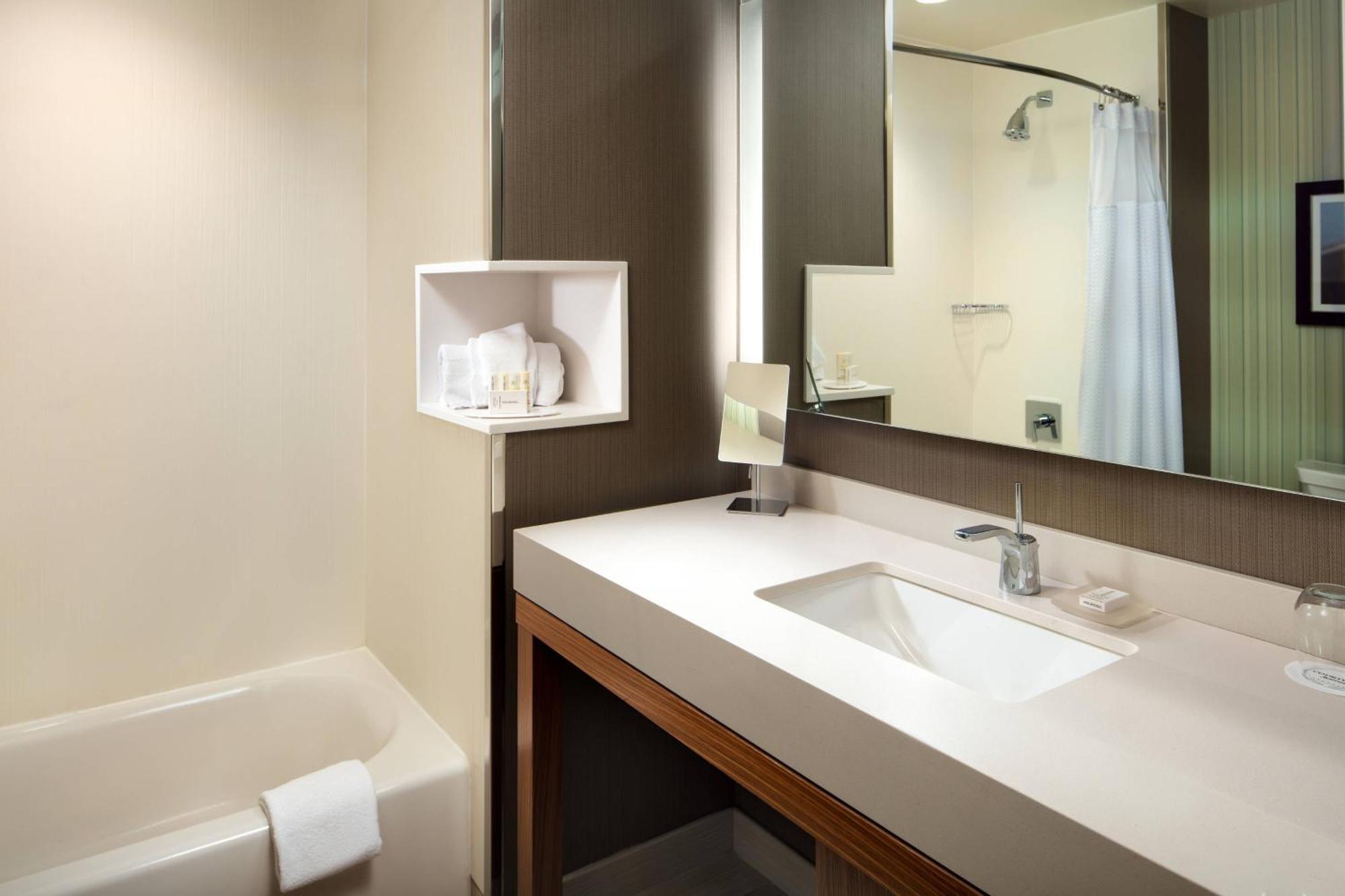 Hotel Courtyard By Marriott Erie Bayfront Exterior foto