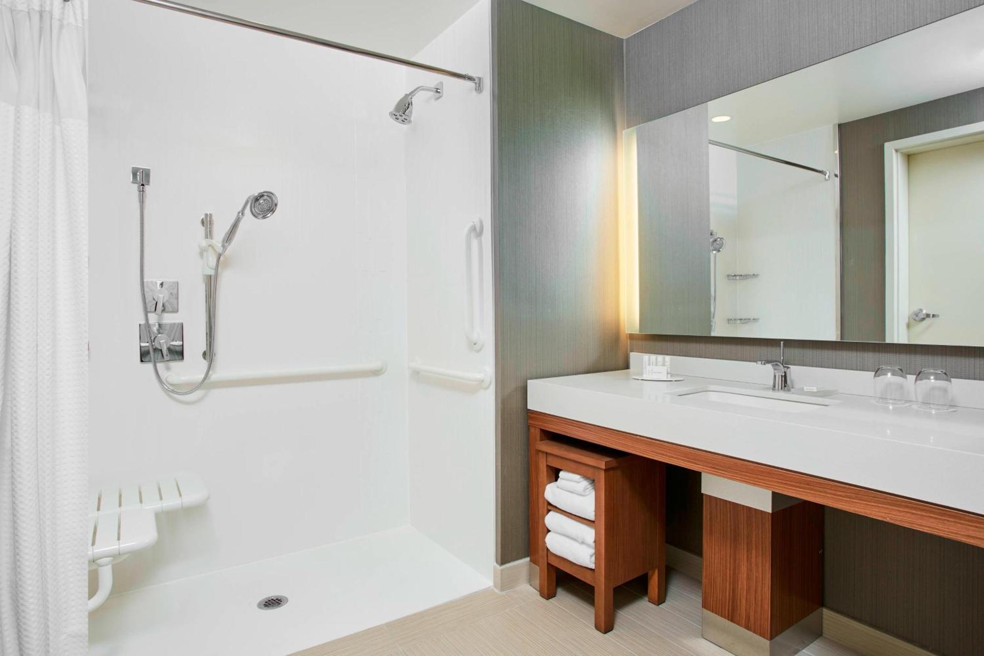 Hotel Courtyard By Marriott Erie Bayfront Exterior foto